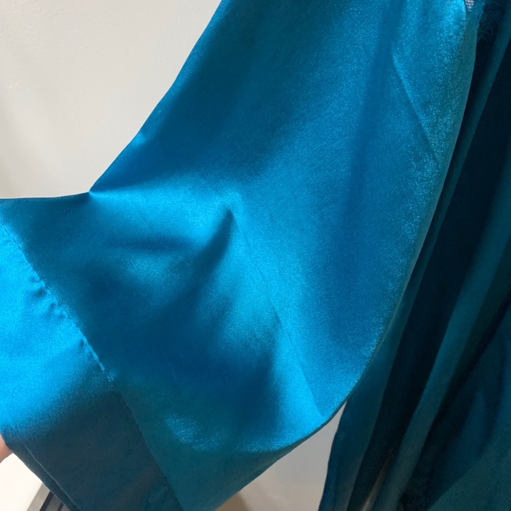 Victoria’s Secret teal robe M/L 💙 - Picture 4 of 6